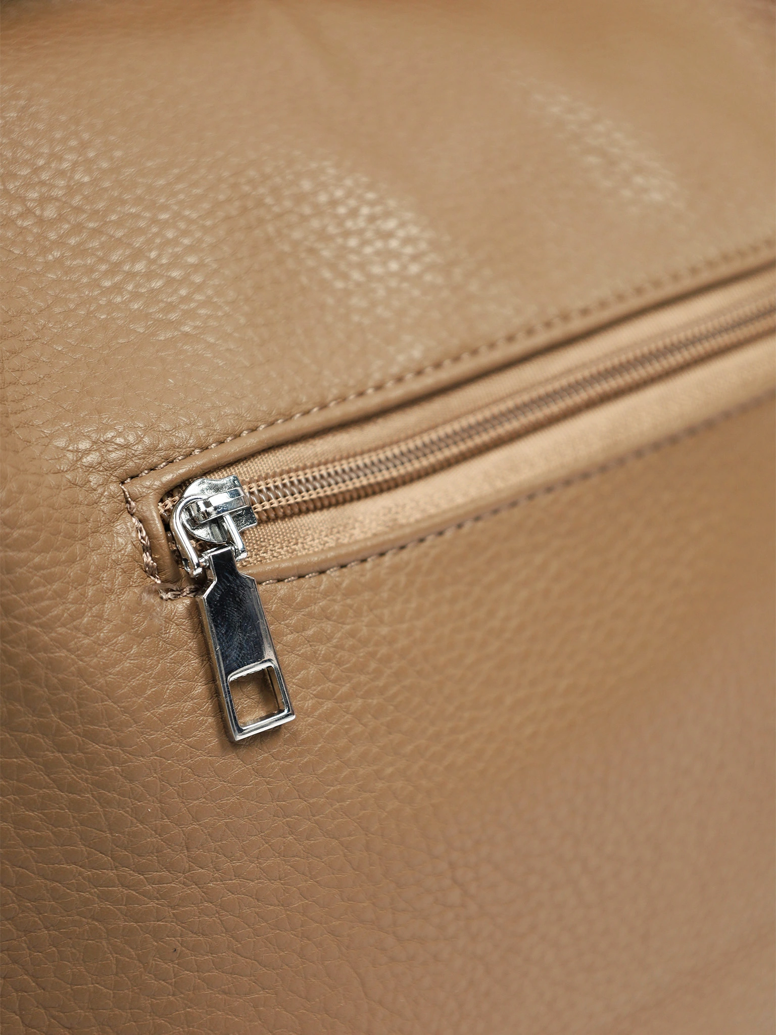 Сумка-шоппер  с боковыми карманами и декоративными пуллерами в ассортименте